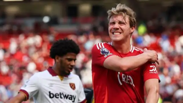 Rasmus Hojlund of Manchester United grimaces