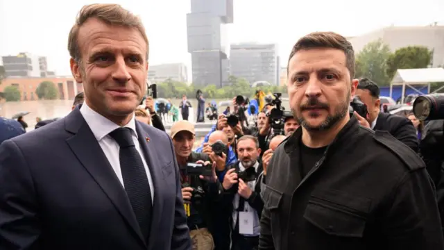 Zelensky and Macron, people stood behind them.