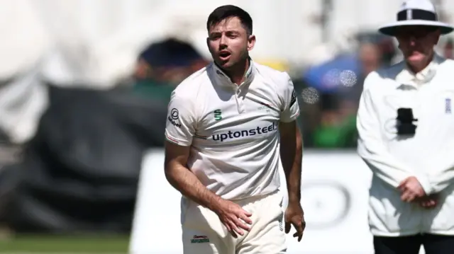 Ian Holland in action for Leics against Middlesex