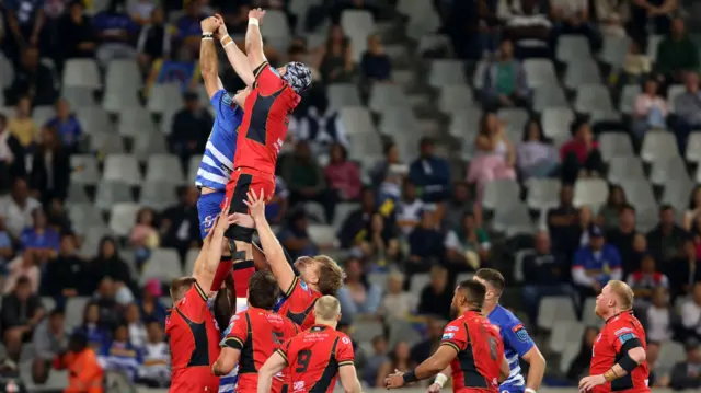 DHL Stormers' Salmaan Moerat and Alun Lawrence of Cardiff in a line-out