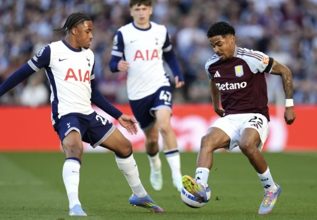 Aston Villa's Ian Maatsen (right) and Tottenham Hotspur's Wilson Odobert battle for the ball