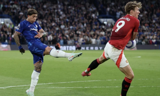 Chelsea's Enzo Fernandez shoots at goal as Manchester United's Rasmus Hojlund reacts