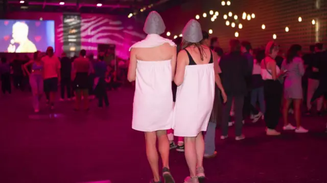 Two people come in a bathrobe as a reference to the Swedish performance