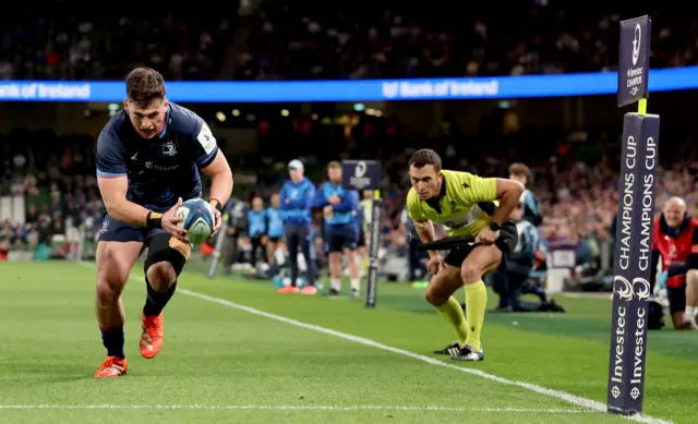 Dan Sheehan scores a try