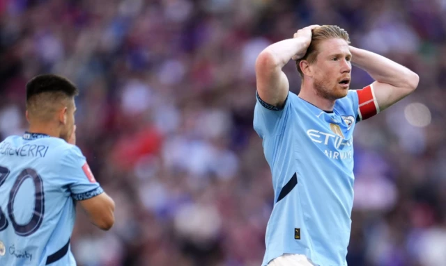 Manchester City's Kevin De Bruyne reacts to a missed chance