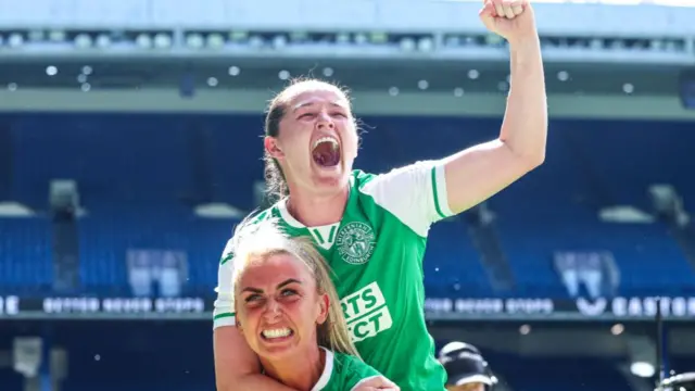 Linzi Talyor and Siobhan Hunter