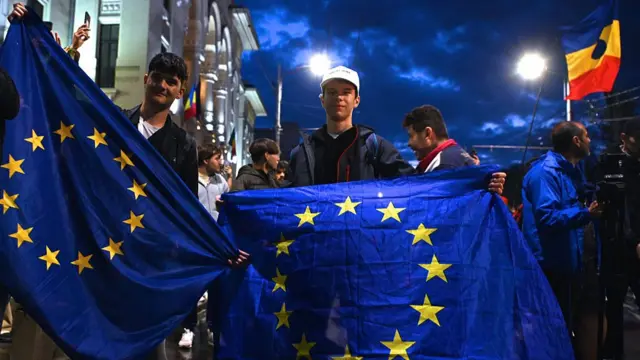 Nicusor Dan supporters with European Union flags celebrate in Bucharest. Photo: 18 May 2025