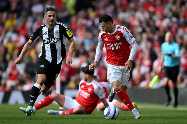 Gabriel Martinelli of Arsenal controls the ball under pressure from Fabian Schaer of Newcastle United during the Premier League match between Arsenal FC and Newcastle United FC at Emirates Stadium