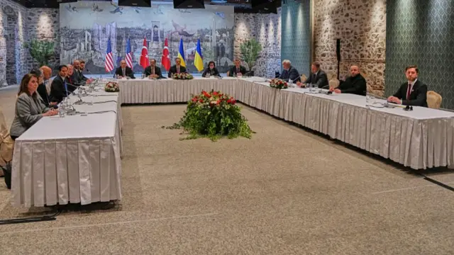 Ukraine and Russian officials attend talks in Istanbul