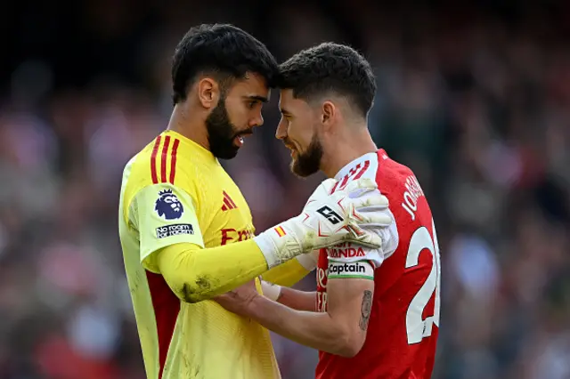 David Raya of Arsenal reacts towards teammate Jorginho