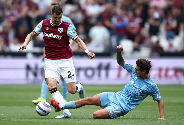 Nottingham Forest's Argentinian midfielder #16 Nicolas Dominguez (R) tackles West Ham's Argentinian midfielder #24 Guido Rodriguez during the English Premier League football match between West Ham United and Nottingham Forest