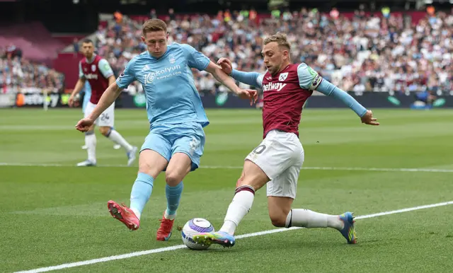 West Ham United's Jarrod Bowen and Nottingham Forest's Elliot Anderson during the Premier League match between West Ham United FC and Nottingham Forest FC at London Stadium