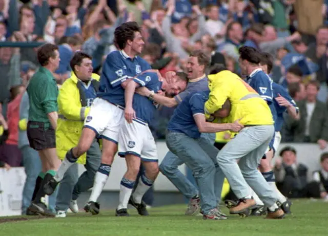 GARY ABLETT AND GRAHAM STUART, WHO HAD THE WINNING GOAL, CELEBRATE