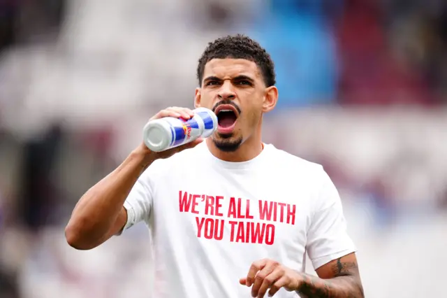 Nottingham Forest's Morgan Gibbs-White warming up wearing a tribute to team-mate Taiwo Awoniyi