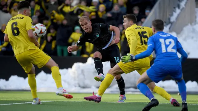 Lazio play Bodo/Glimt with snow on the side of the pitch
