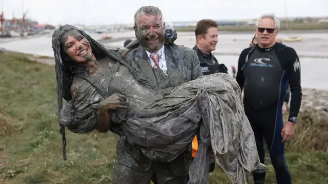 Dom (L) and Matt Sellors during the Maldon Mud Race