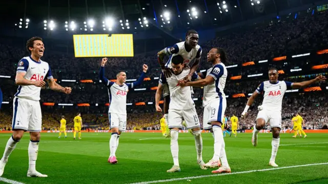 Tottenham players celebrate