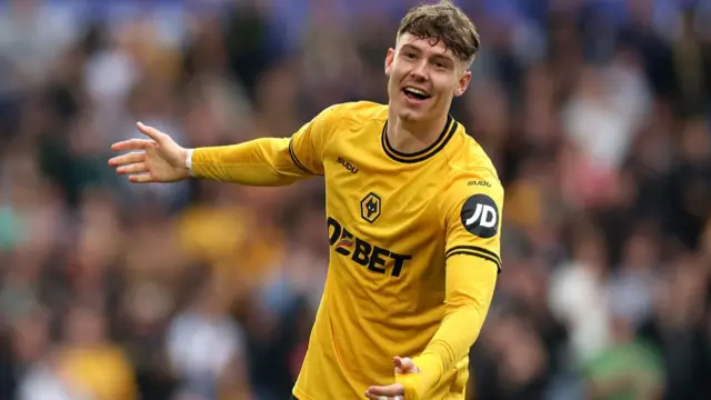 Strand Larsen in action against Wolves