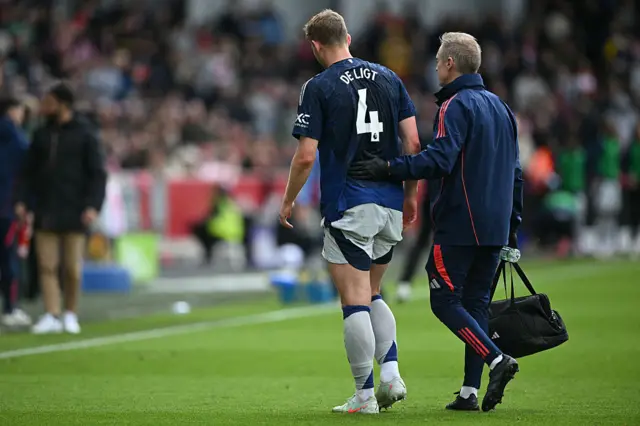 Matthijs de Ligt limps off
