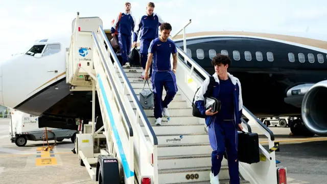Tottenham players arrive