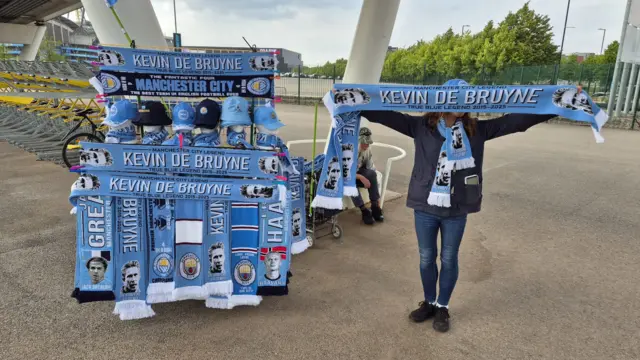 Kevin de Bruyne scarves