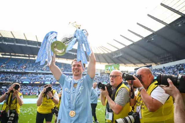Kevin de Bruyne PL trophy