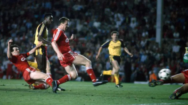 Michael Thomas scores for Arsenal at Liverpool in 1989 to win the English league title