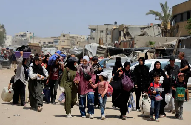 Palestinians leaving Khan Younis after evacuation orders yesterday