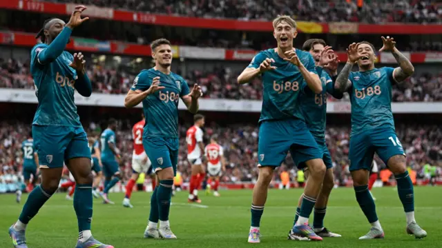 Bournemouth players celebrate Dean Huijsen's goal at Arsenal