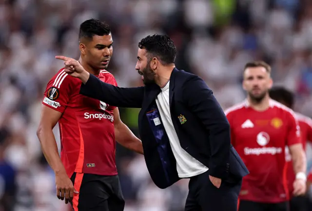 Ruben Amorim, Manager of Manchester United (R), gives instructions to Casemiro