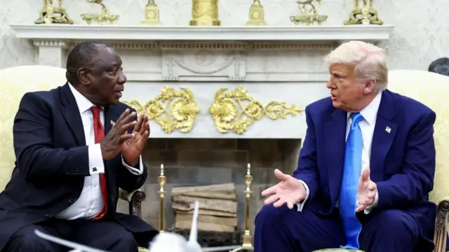 U.S. President Donald Trump (right) meets South African President Cyril Ramaphosa in the Oval Office