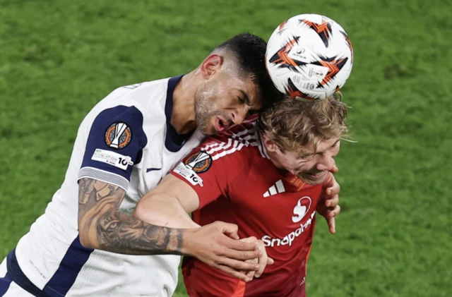 Manchester United's Rasmus Hojlund in action with Tottenham Hotspur's Cristian Romero