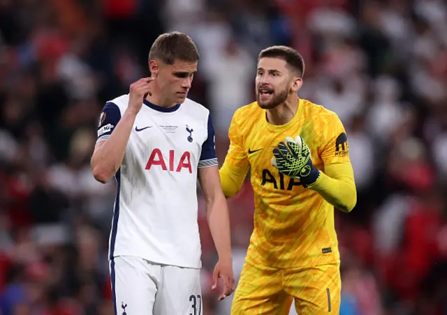 Guglielmo Vicario of Tottenham Hotspur gives instructions to team mate Micky van de Ven