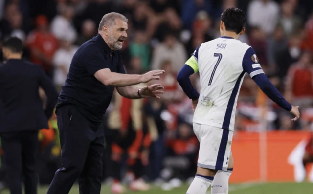 Tottenham Hotspur manager Ange Postecoglou gives instructions to Tottenham Hotspur's Son Heung-min