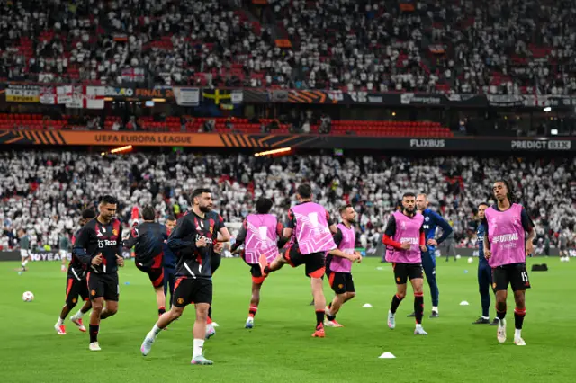 Players of Manchester United warm up