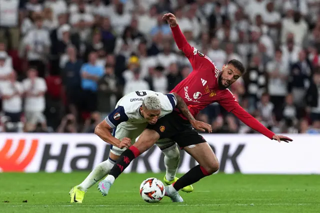 Richarlison and Manchester United's Moroccan defender #03 Noussair Mazraoui vie for the ball