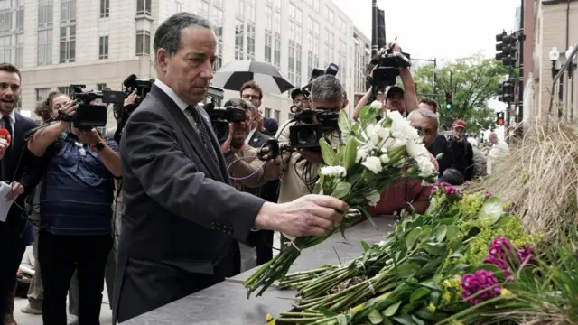U.S. Representative Jamie Raskin pays respects with flowers at the Capital Jewish Museum, near the site where two Israeli embassy staff were shot dead.