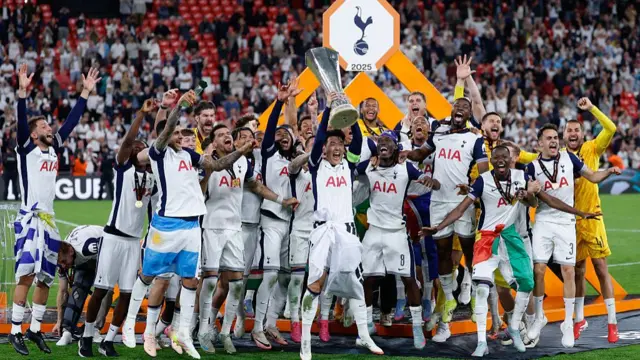 Tottenham players lift the Europa League