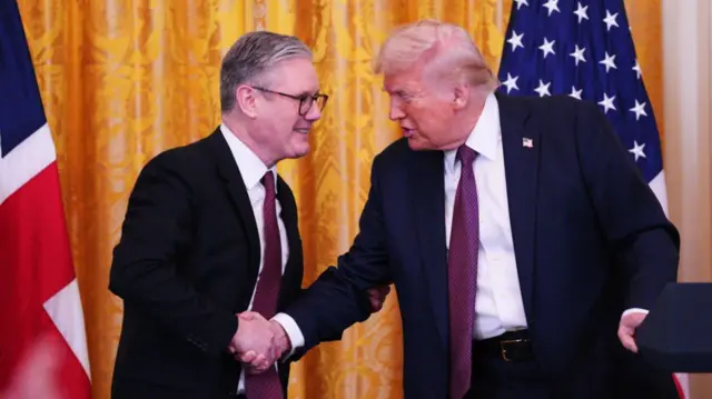 Keir Starmer and Donald Trump shake hands
