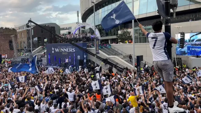 Thousands of Spurs fans watch players at the Tottenham stadium celebrations