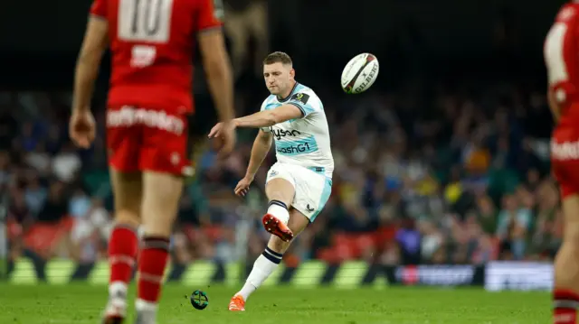 Finn Russell of Bath kicks 3 points