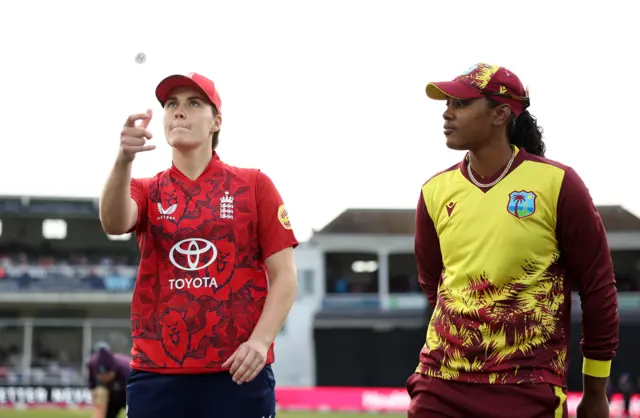 Nat Sciver-Brunt tosses coin