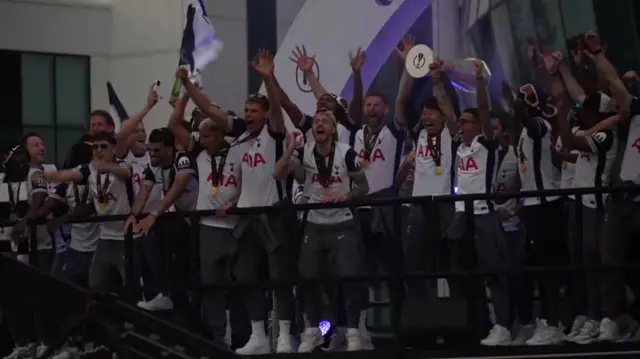 Spurs players lift their trophy