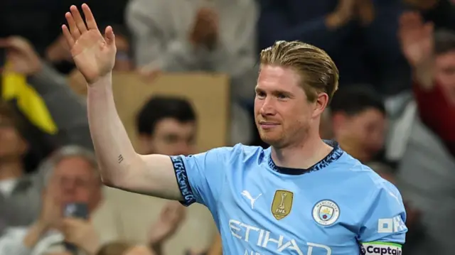 Kevin de Bruyne waves to Manchester City fans after his final home game for the club