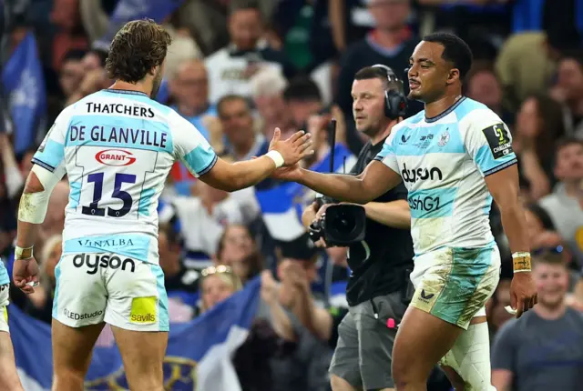 Bath Rugby's Max Ojomoh celebrates scoring their second try with Tom de Glanville