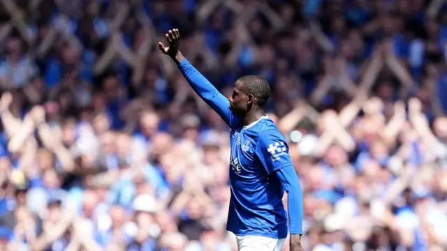 Abdoulaye Doucoure waves to the Everton fans as he is substituted against Southampton