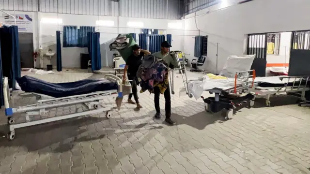Al Shifa hospital is empty and people leave with possessions