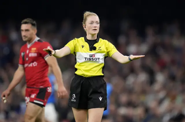 Match referee Hollie Davidson