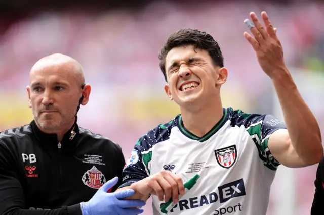 Luke O Nien injured