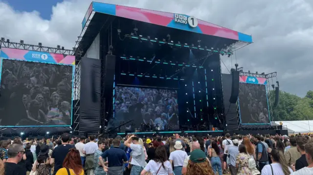 fans stand at the foot of the main stage.